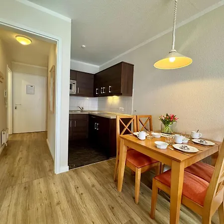 Stilvoll Eingerichtete Mit Grossem Balkon In Lejlighed Sellin (Rugen)