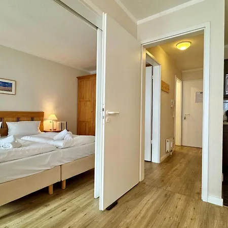 Stilvoll Eingerichtete Mit Grossem Balkon In *