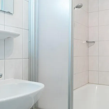 Stilvoll Eingerichtete Mit Grossem Balkon In
