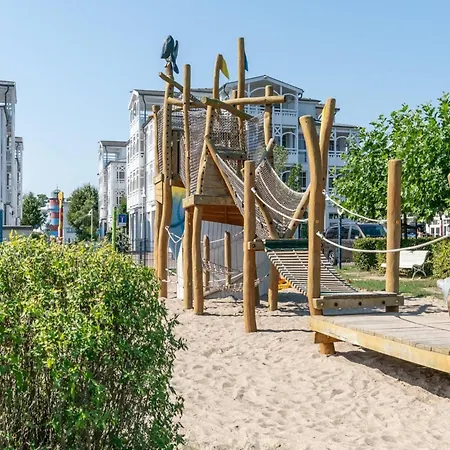Stilvoll Eingerichtete Mit Grossem Balkon In *